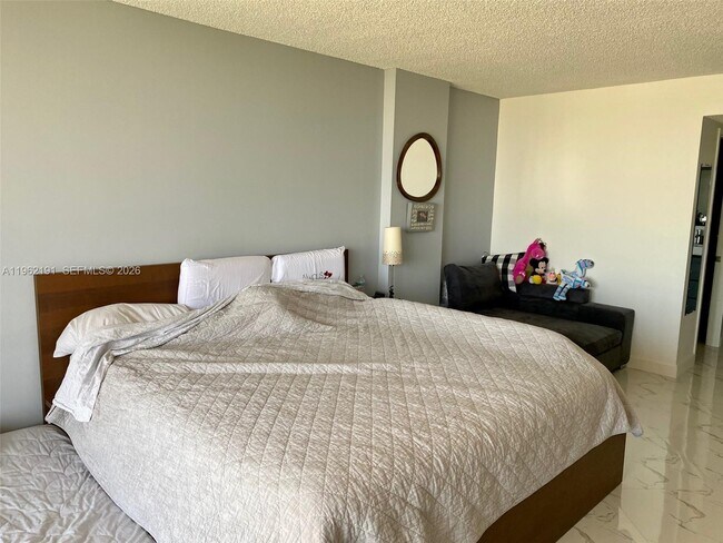 Building Photo - 210 174th St