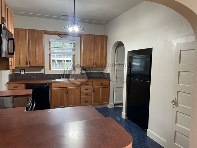 Building Photo - Charming House- Ready to Rent- Philomath