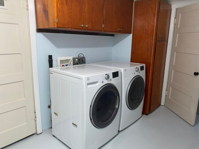 Building Photo - 1910 W Jefferson St