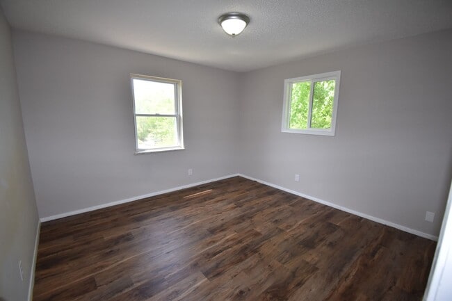 Building Photo - 3 Bedroom 1 Bath Home For Rent Near Heritage Park!