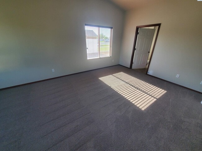 Building Photo - For Rent Available Now