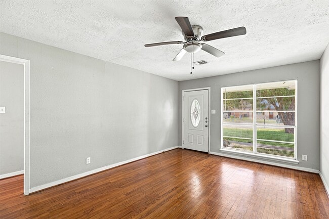 Building Photo - 509 Avenue J