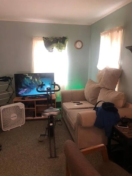 Building Photo - 93 Main St