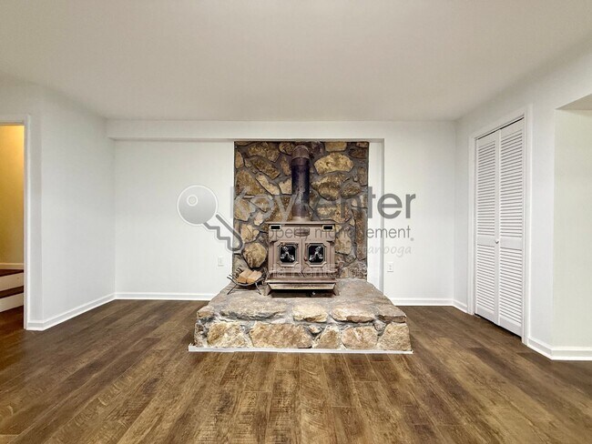 Building Photo - 4910 Bal Harbor Dr