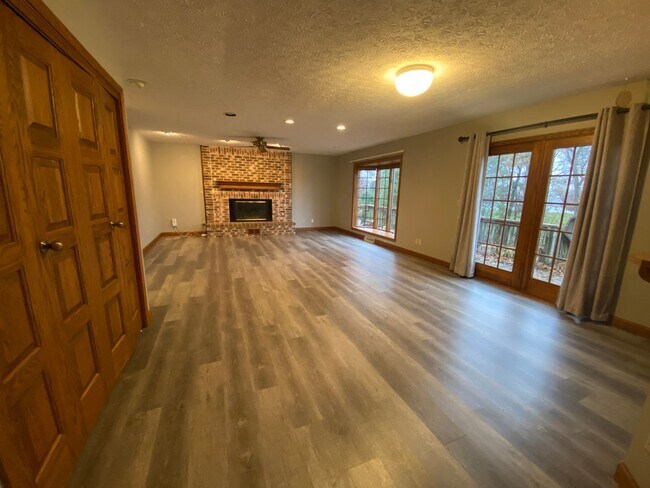 Building Photo - Home for the Holidays!! -TSC school