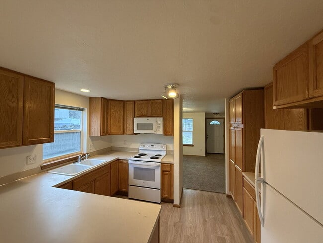 Building Photo - 6810 Aster St