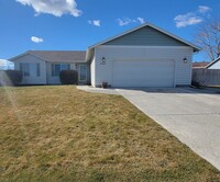 Building Photo - Lovely 3 Bedroom Home in Pasco