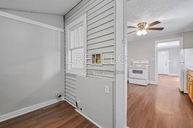 Building Photo - 1212 Homeview Dr
