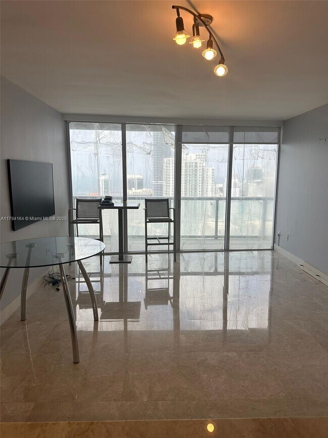 Building Photo - 495 Brickell Ave