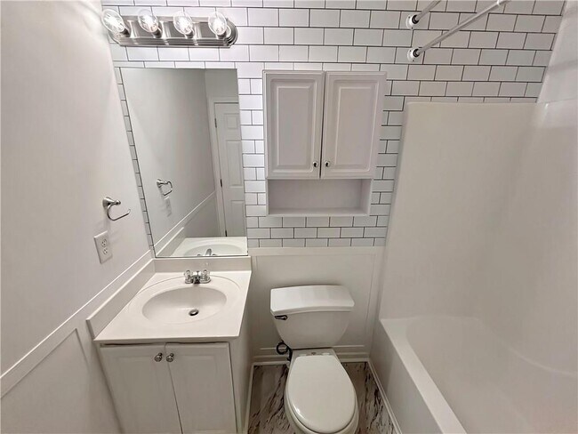 Building Photo - 3755 Pine Village Pl