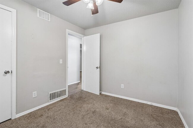 Building Photo - 4008 SE 46th St