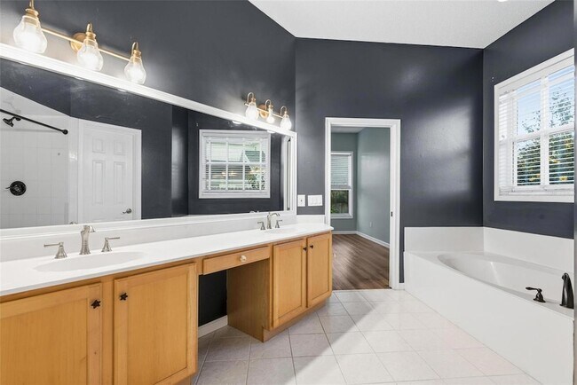 Building Photo - 7 Deerwood St