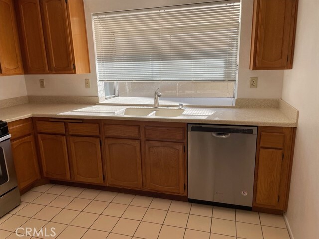 Building Photo - 2300 Maple Ave