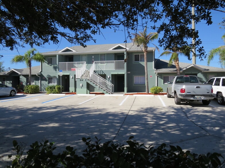 Front of the building - 514 Northeast 24th Place