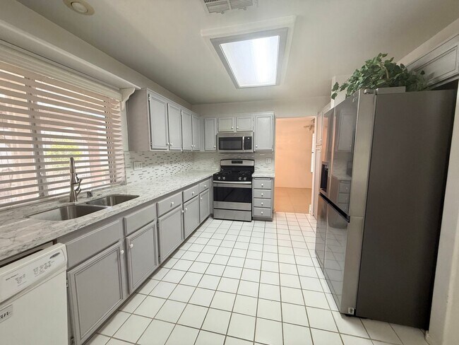 Building Photo - Spacious 4-Bedroom Home with 3-Car Garage in Orchards of Las Vegas