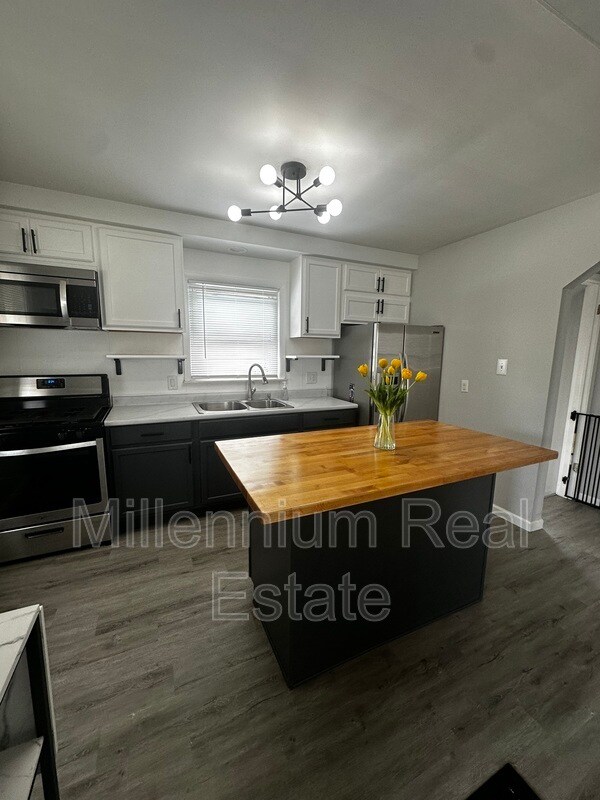 Building Photo - 29139 Tawas St