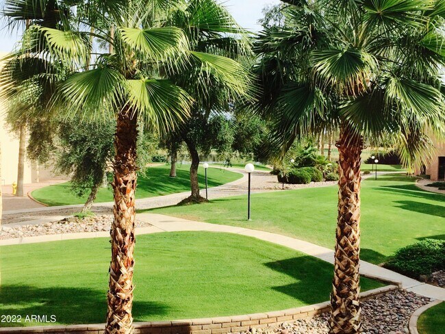 Building Photo - 7401 N Scottsdale Rd