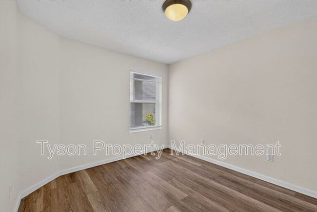 Building Photo - 328 Escena Pl SE