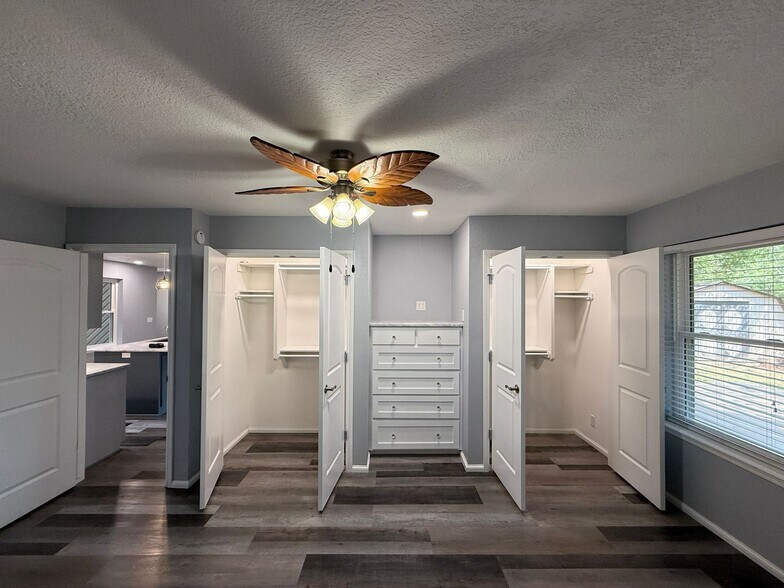 Building Photo - 2103 Park Pl