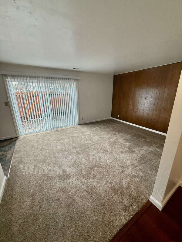 Building Photo - 1427 Bel Air Dr