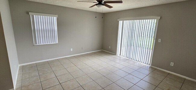 Building Photo - 872 Aspenwood Cir
