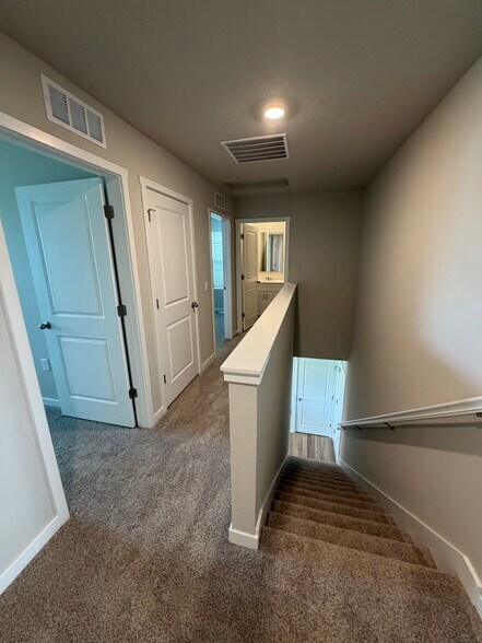 Building Photo - 17021 Persimmon Ln