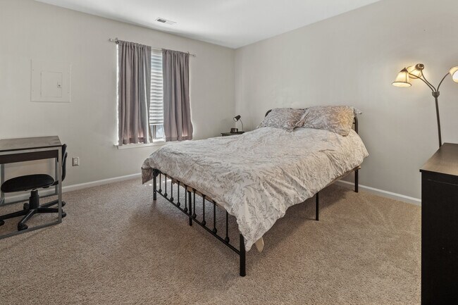 Building Photo - 1611 Ocean Bay Dr