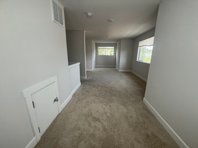 Building Photo - 17009 SW Friendly Ln