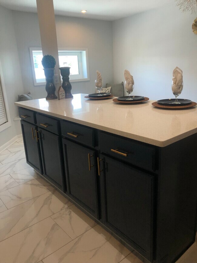 Kitchen island - 120 N Woodland Blvd