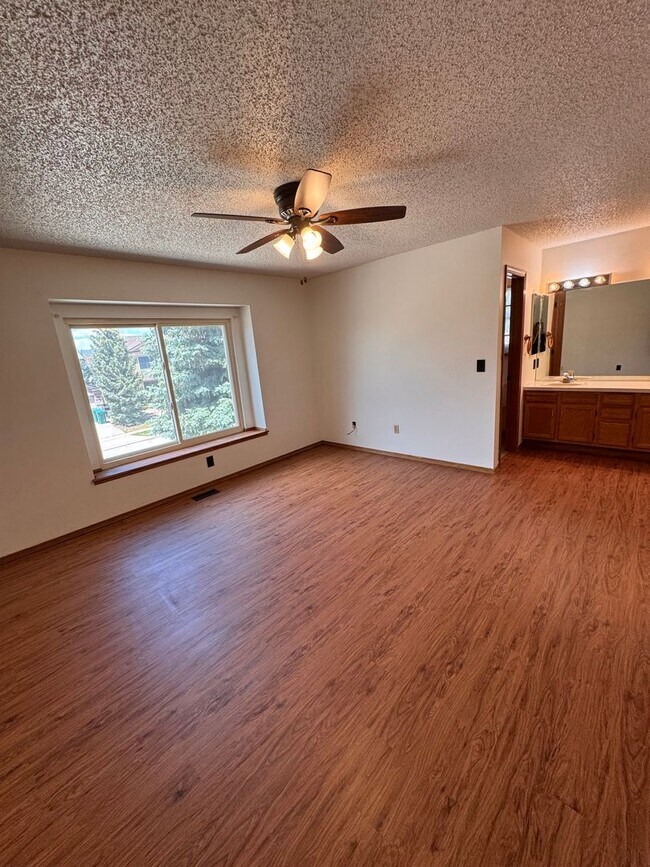 Building Photo - 4 Bed 4 Bath in Briargate $2695 Pet Friendly