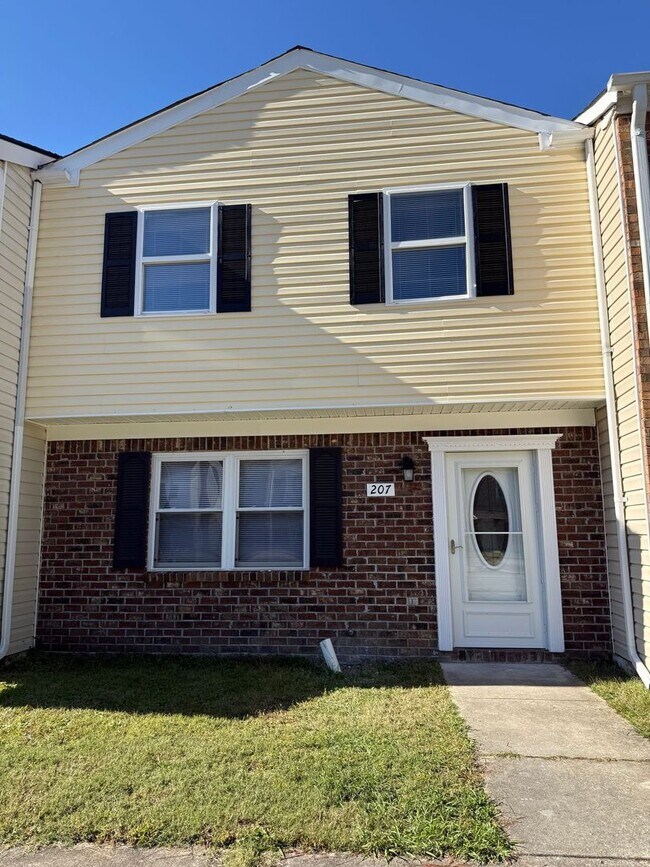 Primary Photo - 3 bedroom, 1.5 bath Townhouse