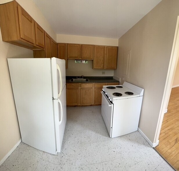 Building Photo - 172 Cliff St