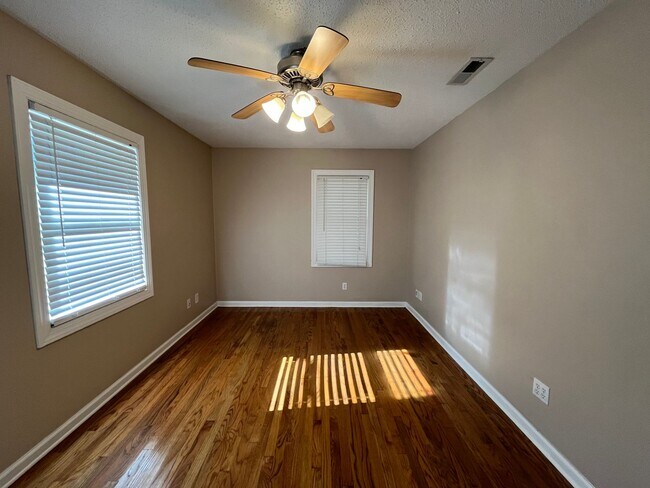 Building Photo - 2206 Briarcliff Dr