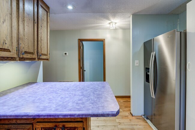 Building Photo - Large home in a beautiful setting close to...