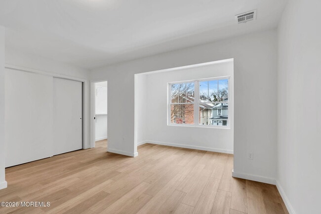 Building Photo - 211 Dewitt Ave