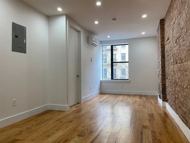 Building Photo - 294 Rogers Ave