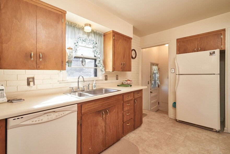 Building Photo - 807 Shoshoni St