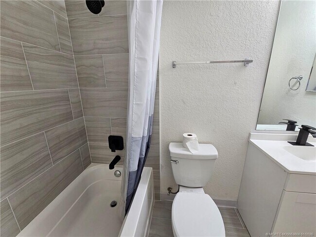 Building Photo - 44 SE Sedona Cir