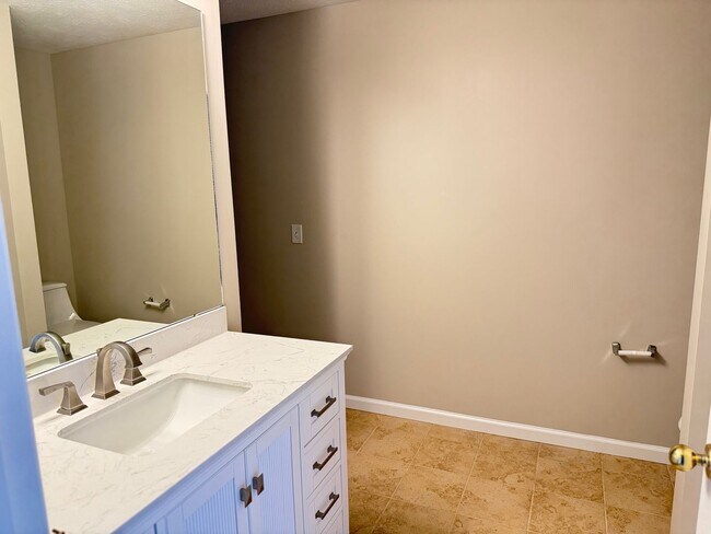 Building Photo - 1105 Shelbourne Dr