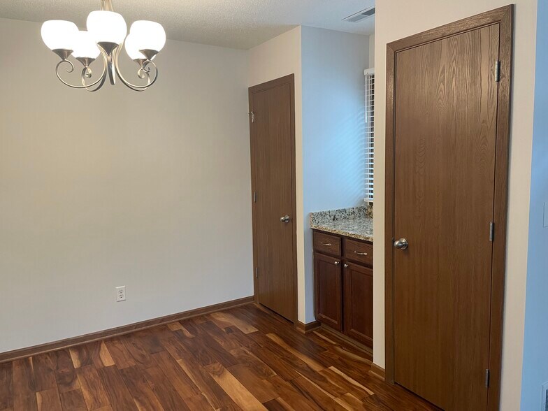 Building Photo - 1807 Karis Way