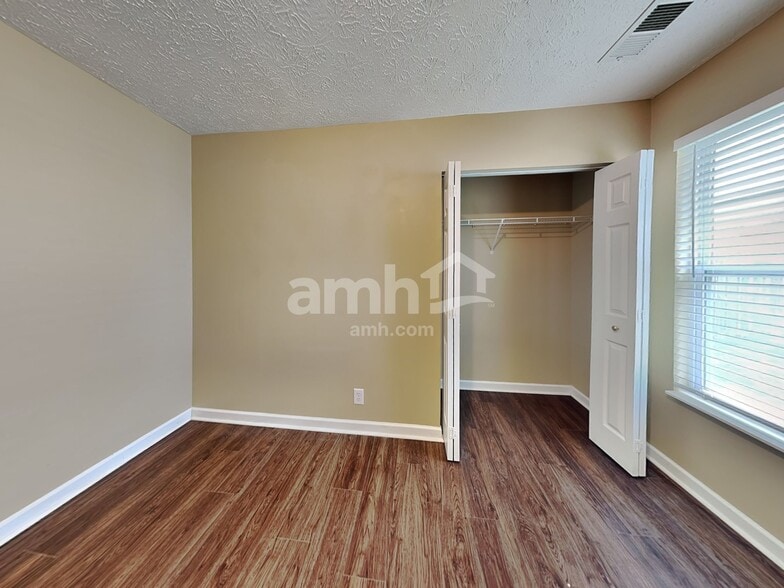 Building Photo - 3173 Hidden Creek Dr