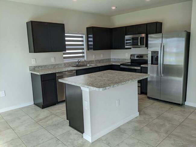 Building Photo - 604 Lychee Ln