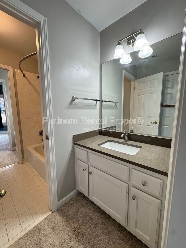 Building Photo - 425 Water Shadow Ln