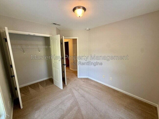 Building Photo - 533 Matheson Place