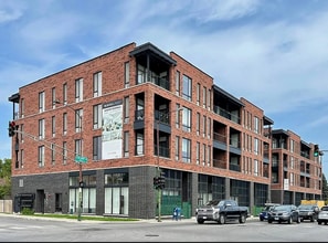 Building Photo - 3207 N Narragansett Ave