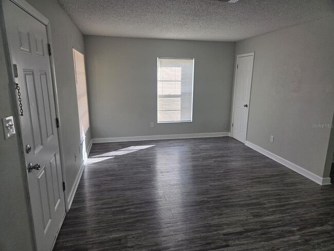 Building Photo - 2322 W St John St