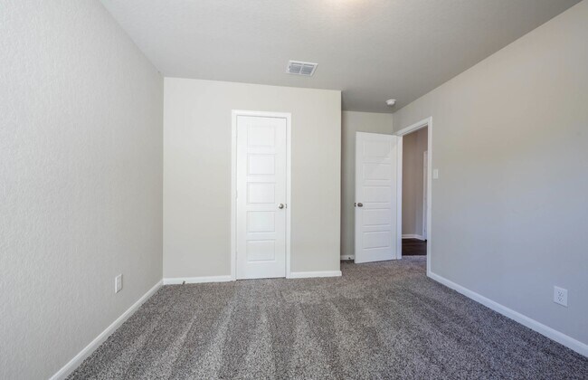 Building Photo - 7106 Emerald Valley