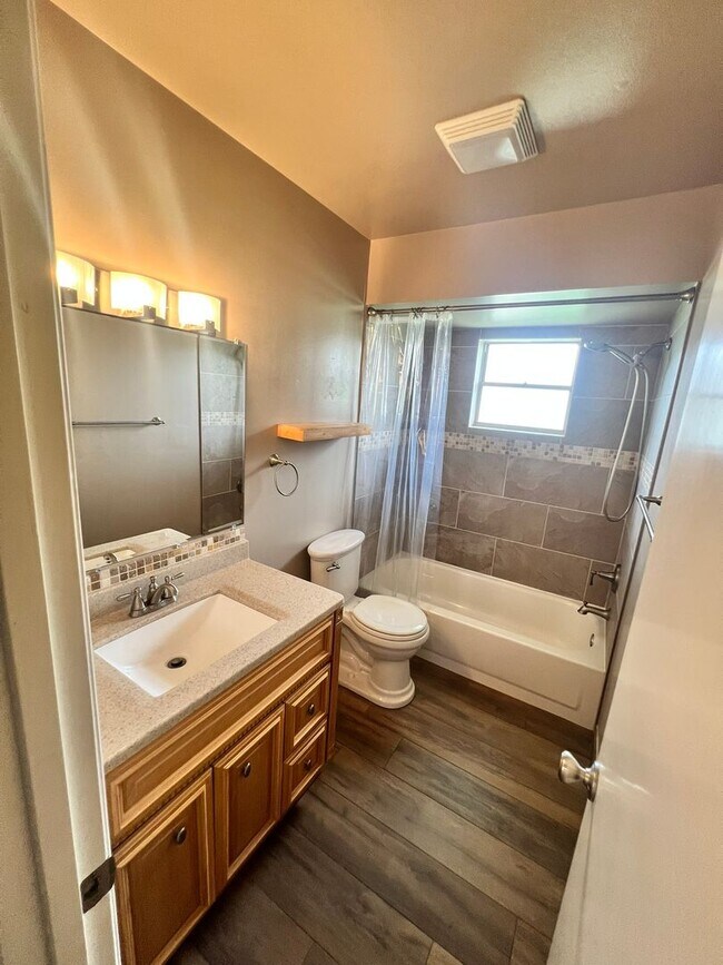 Building Photo - BEAUTIFUL 3 BEDROOM POOL HOME IN SANDPIPER...