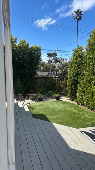 Building Photo - 1403 Oakwood Ave