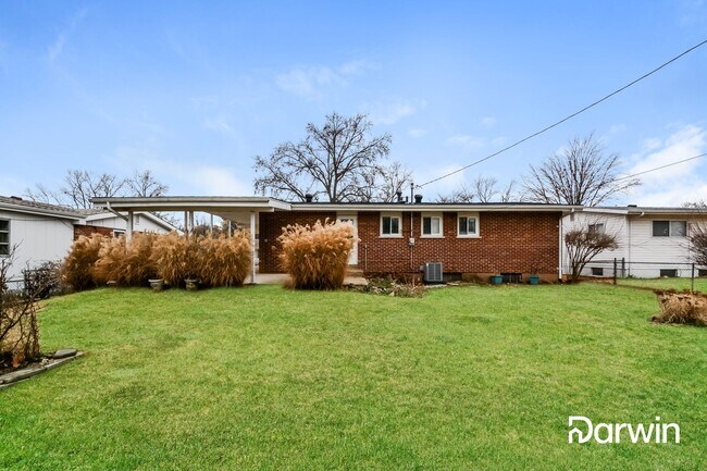 Building Photo - 819 Riderwood Dr